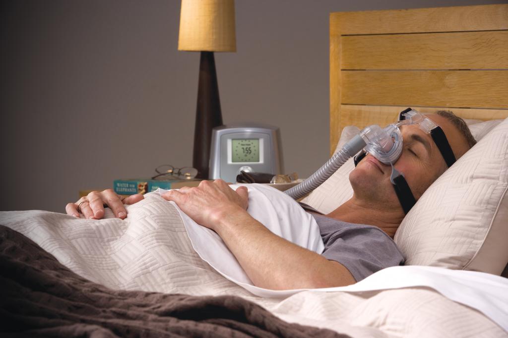 nočni spanec v maski za sipap terapijo