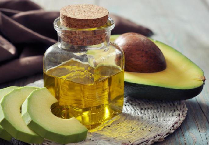 avocado e olio d'oliva per capelli