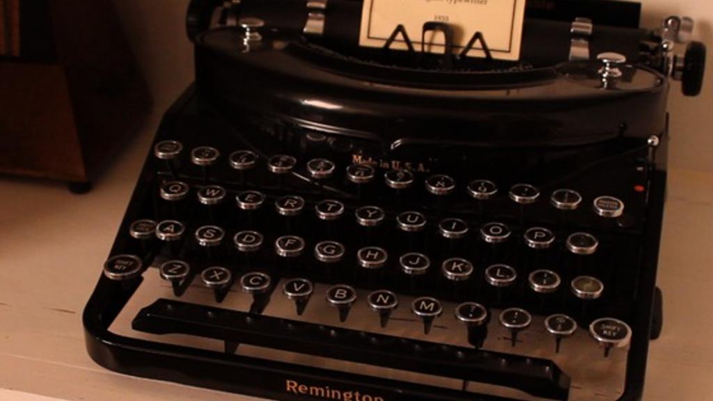 Пишеща машина като символ на писане