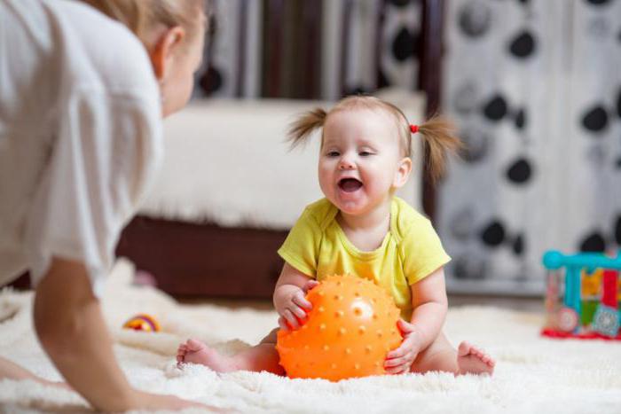otrok 1 leto 2 meseca razvoj govora
