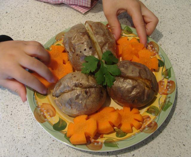 Картофи, изпечени във фурната