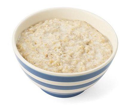 porridge d'orzo con latte