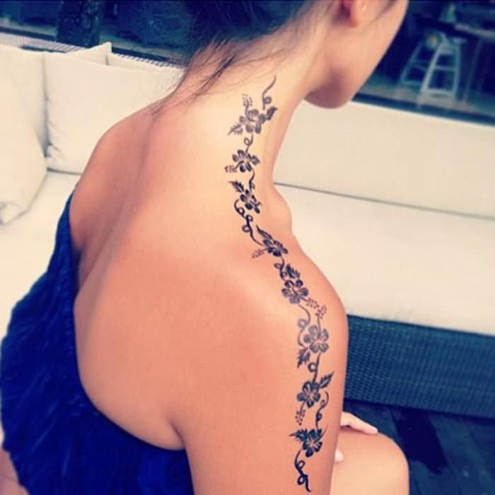 tatuaggio per ragazze sulla spalla