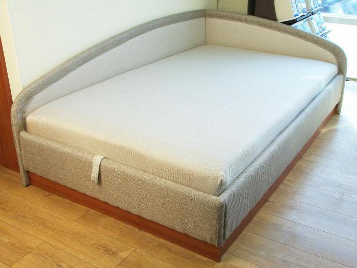 Османско легло с снимка на механизъм за повдигане