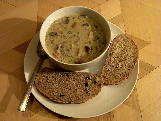 Гъбена супа от телешки бульон