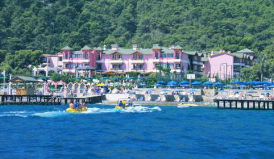 Widok na hotel z morza