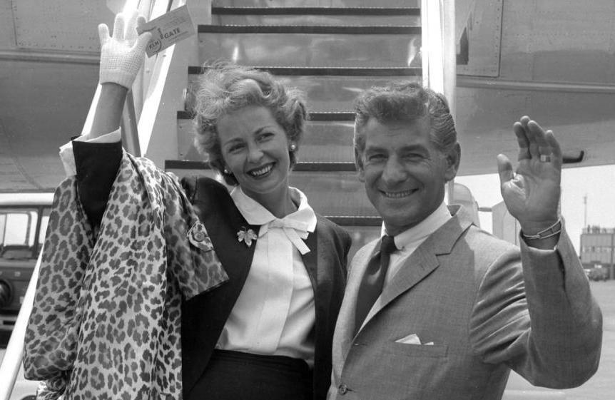 Leonard Bernstein con sua moglie Felicia