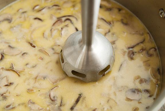 zuppa cremosa di purea di champignon