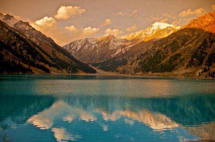 Големият Алматинско езеро как да стигнеш