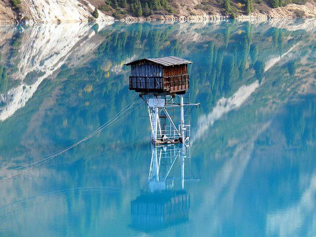 Голямо Алматинско езеро като автобус