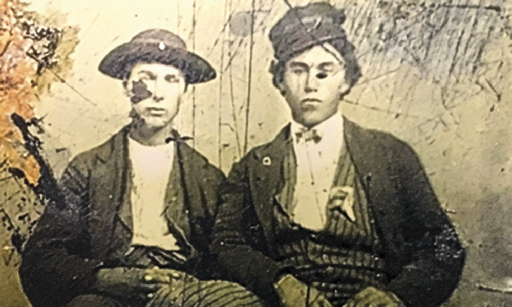 Billy the Kid (po prawej) i jego brat Joseph