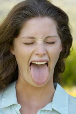 příznaky hořkosti v ústech