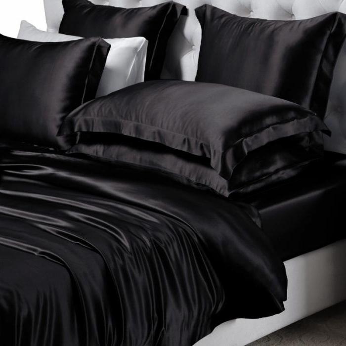 Črna svilena posteljnina