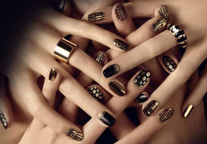 design unghie nero con oro