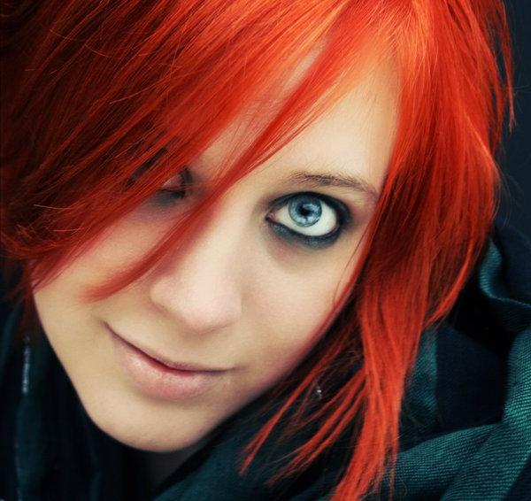 црвене косе плаве очи