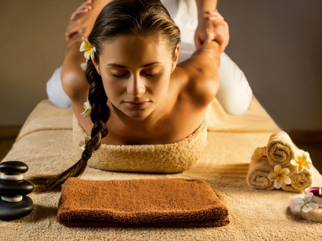 масаж на тялото снимка