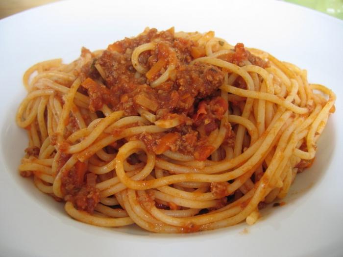 spaghetti con ragù alla bolognese