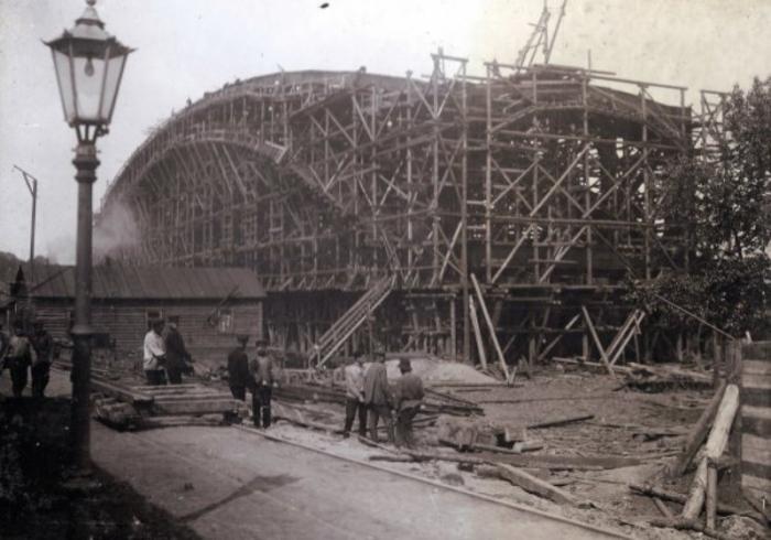 L'inizio della costruzione del ponte