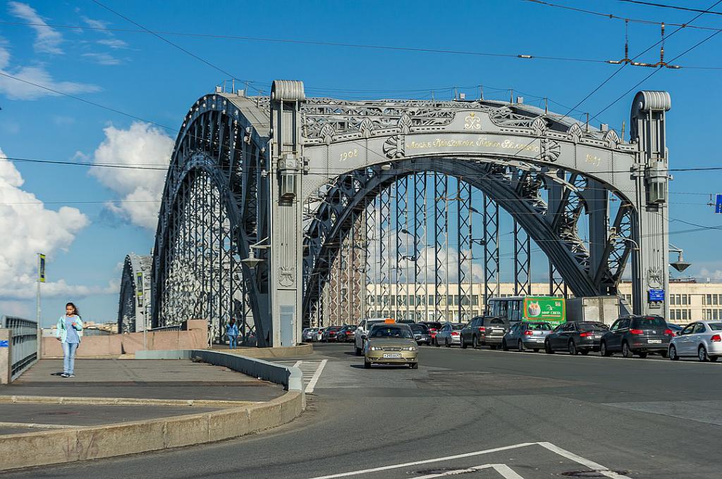 Wejście do mostu Bolsheokhtinsky