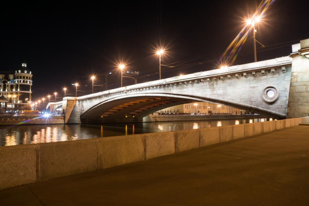 Обхваща мост на Москворецки