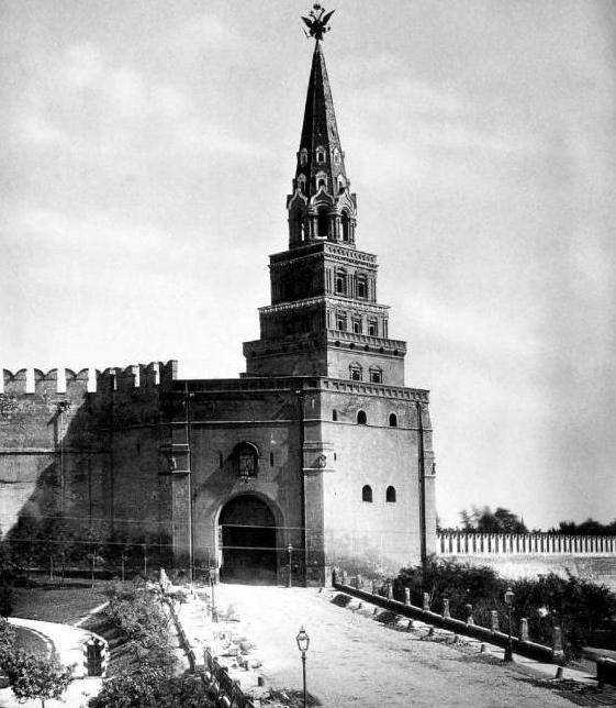 Wieża Borovitskaya: zdjęcie