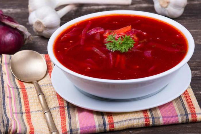 borscht classico con carne di maiale