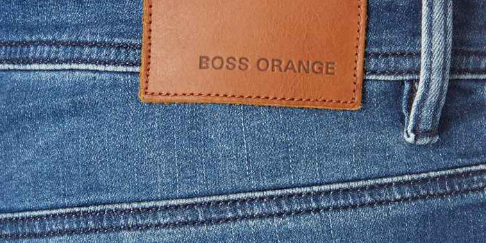 šef oranžne jeans