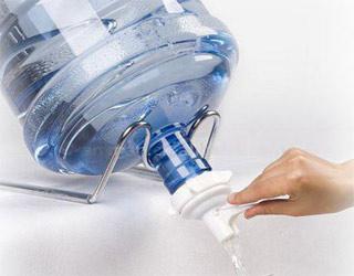 pompa dell'acqua in bottiglia