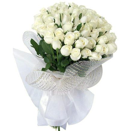 букет от бели рози