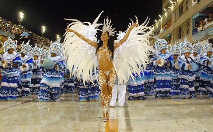 карнавали в Бразилия