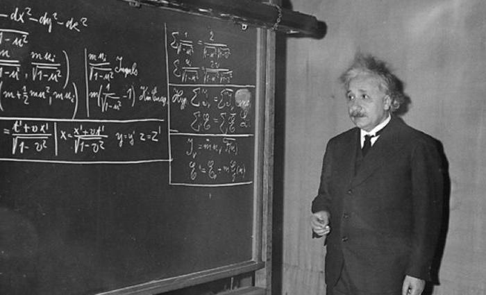 Алберт Айнщайн кратка биография