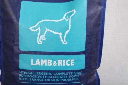 brit premium pasje hrane pregledi veterinarji