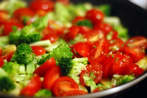 brokolice a rajčata