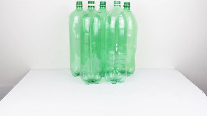 Mramor z plastové lahve se svými rukama