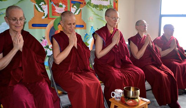 foto di monaci buddisti