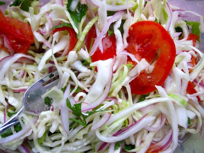 salata od kupusa svježeg krastavca
