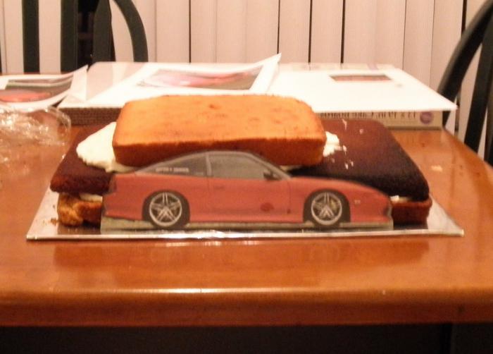 ciasto w formie samochodu