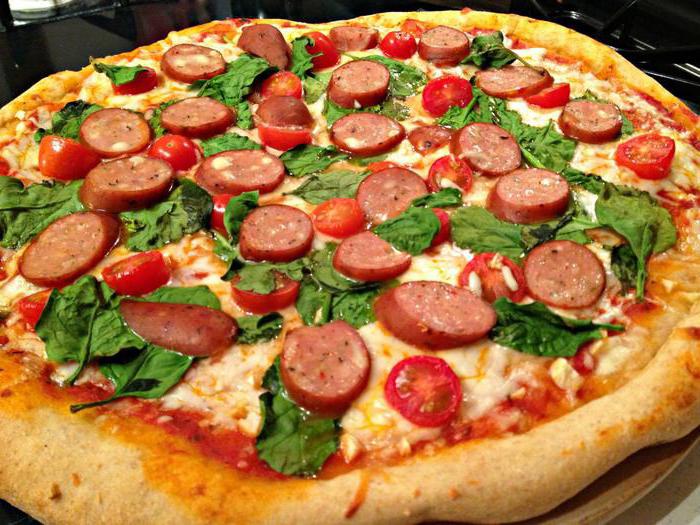 калорична пица с наденица