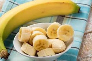 banan podczas karmienia piersią noworodka