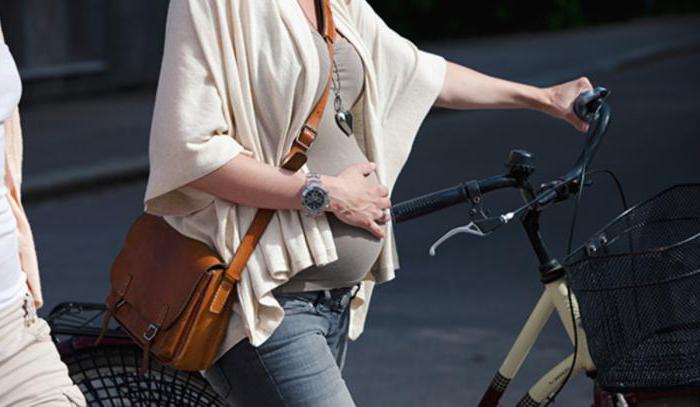 Възможно ли е бременни жени да карат колело в третия триместър