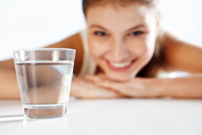 je možné pít vodu během cvičení v tělocvičně