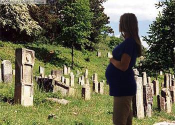 noseče ženske lahko gredo na pokopališče na dan staršev