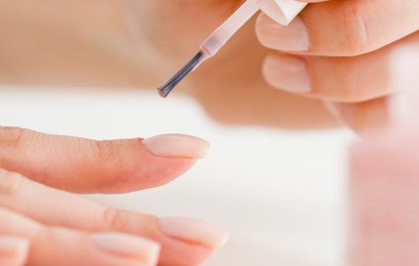 Възможно ли е бременни жени да рисуват ноктите си с гел-лак?