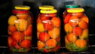konzervy konzervovaných rajčat