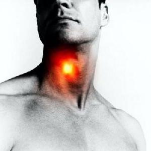 příznaky katarální bolestí v krku
