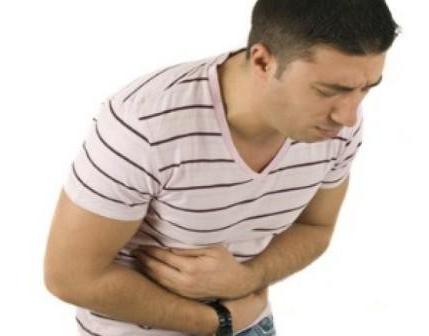 příčiny těžkosti v žaludku po jídle