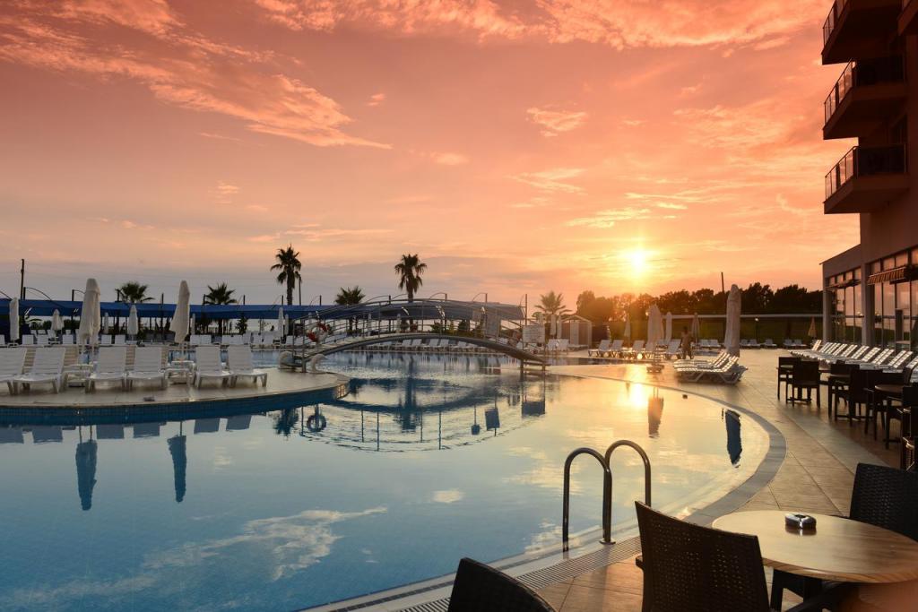 Cenger Beach Resort 5 * (Turčija) bazen