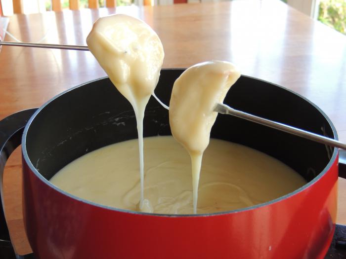 sýrový fondue je jednoduchý recept