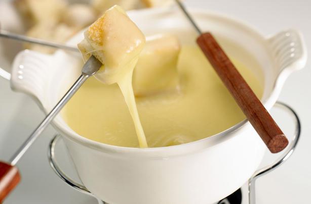przepis na serowy fondue w domu