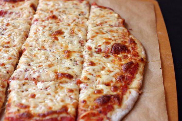 ricetta per la pizza al formaggio a casa